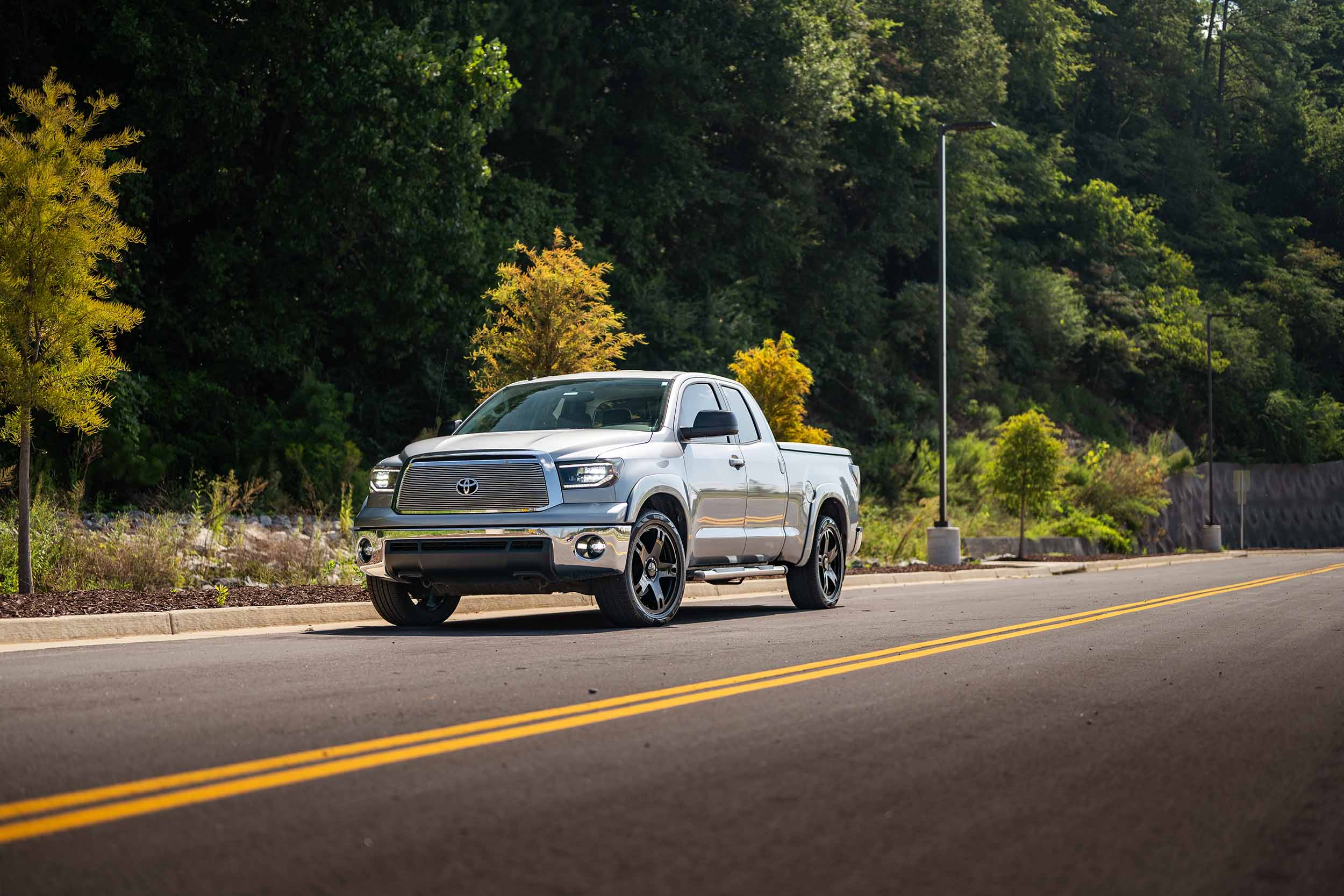 2013 toyota tundra deals headlights